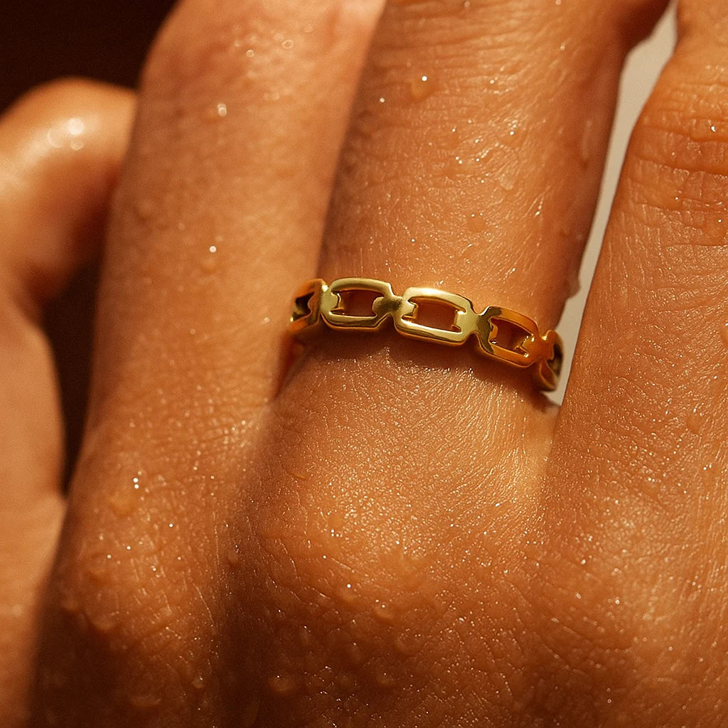 Billy Dainty Chain Ring