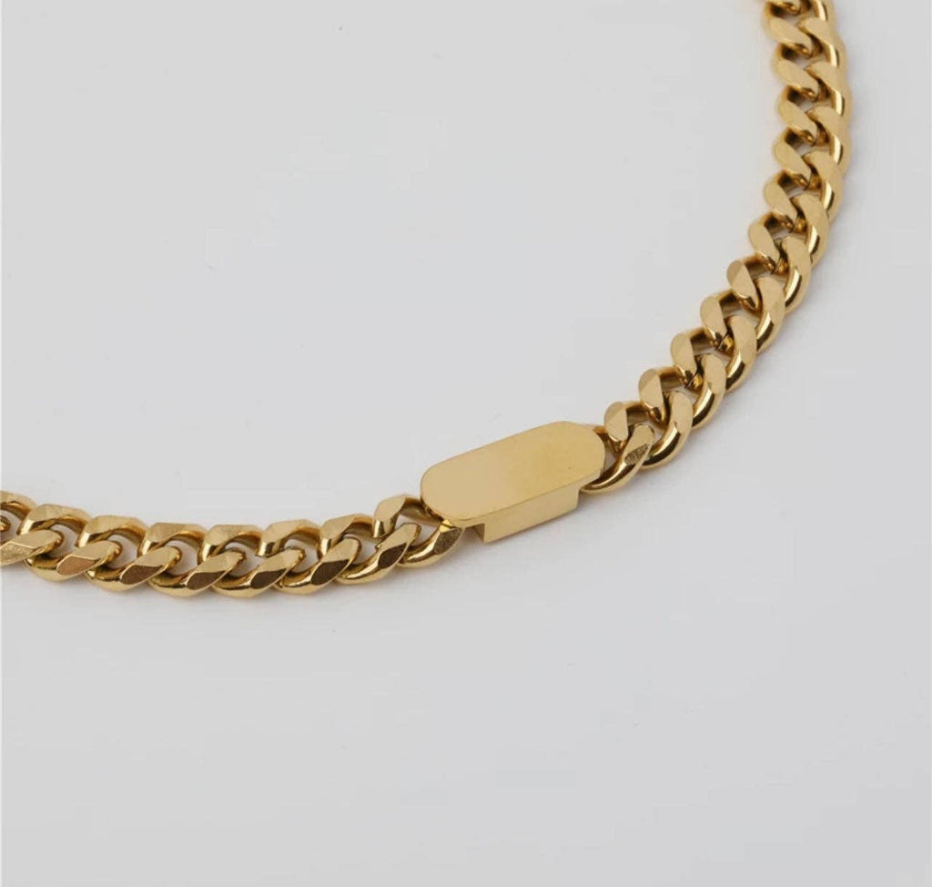 Gold Pendant Necklace