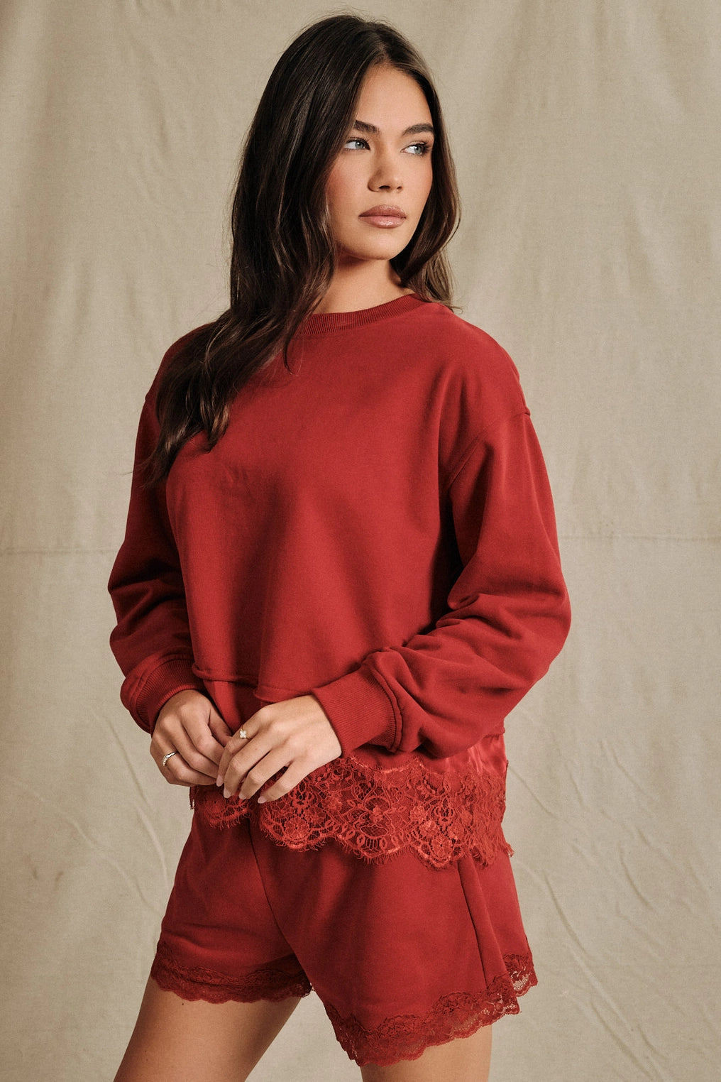 Round Neck Lace Trimmed Hem L/S Sweatshirt