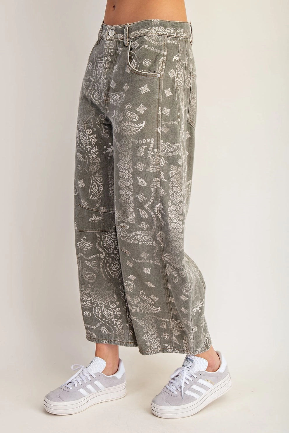 Articulate Knee Material Washed Bandana Paisley Barrel Pants