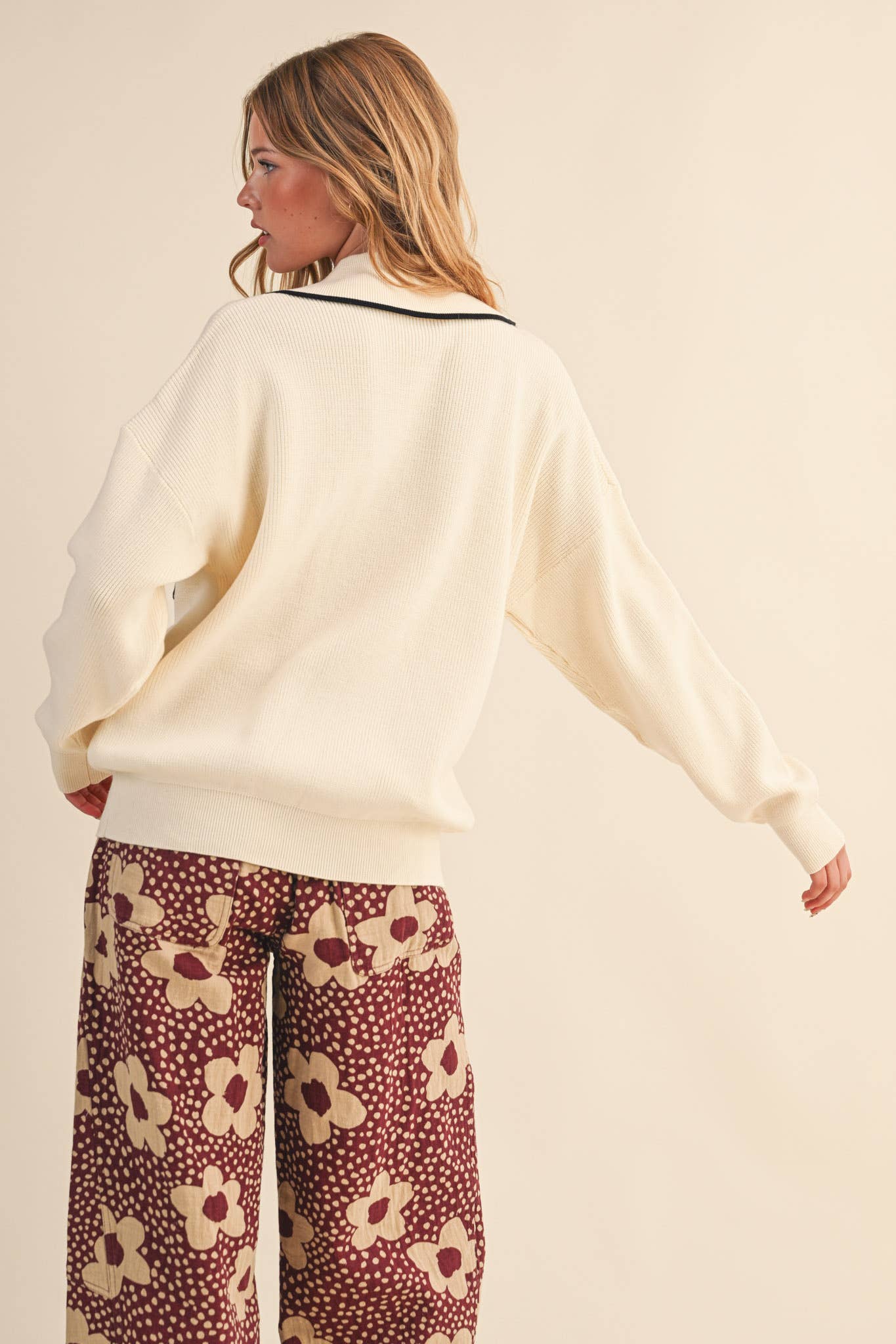 Ribbed Collar Pull Over Sweater
