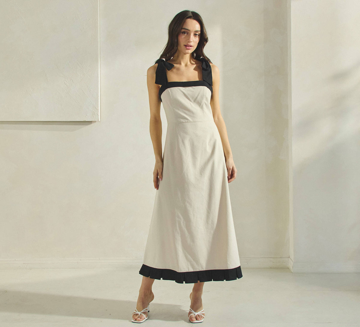 Contrast Pleated Linen-blend Dress