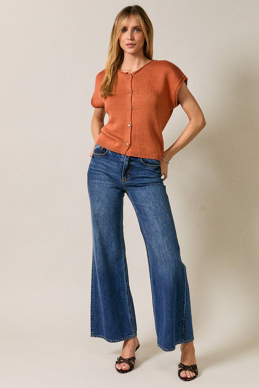 Rounds Neck Button Down Vest